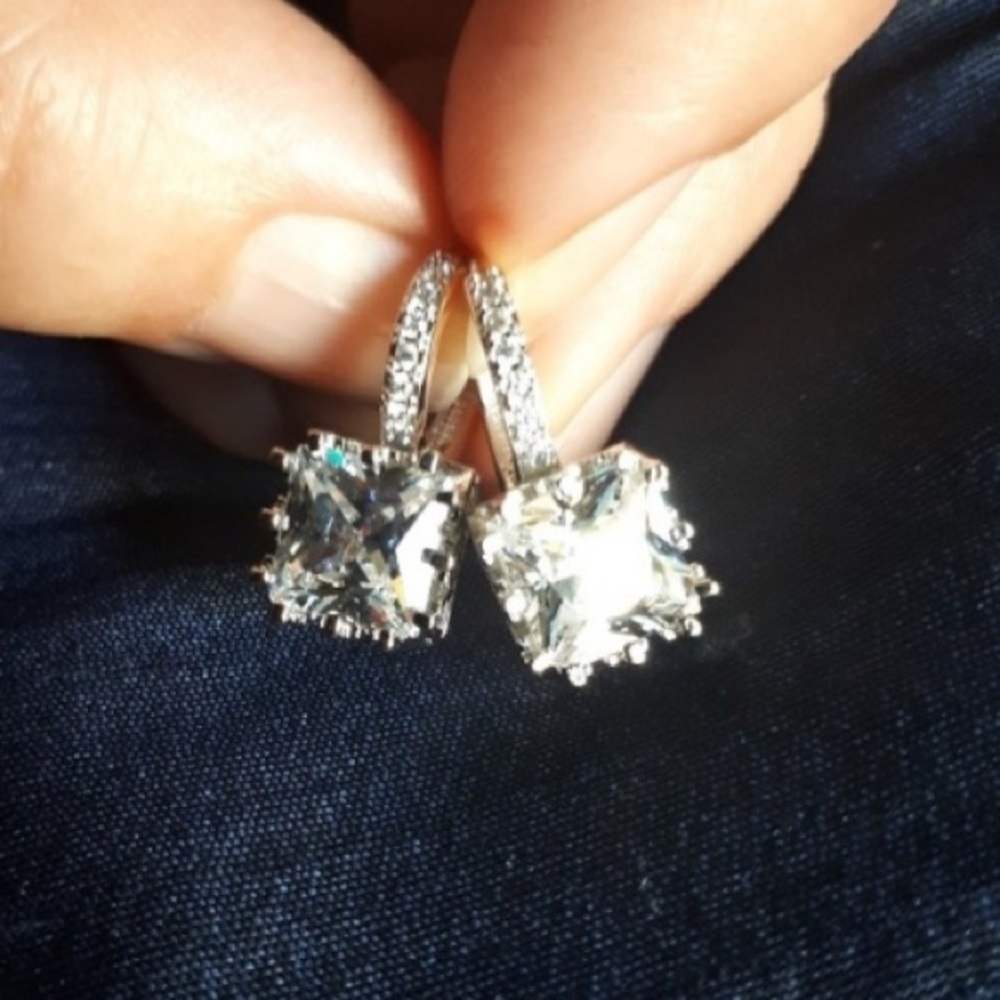 18k White Gold Stunning “Cube” Cubic Zirconua Cube - Picture 3 of 8